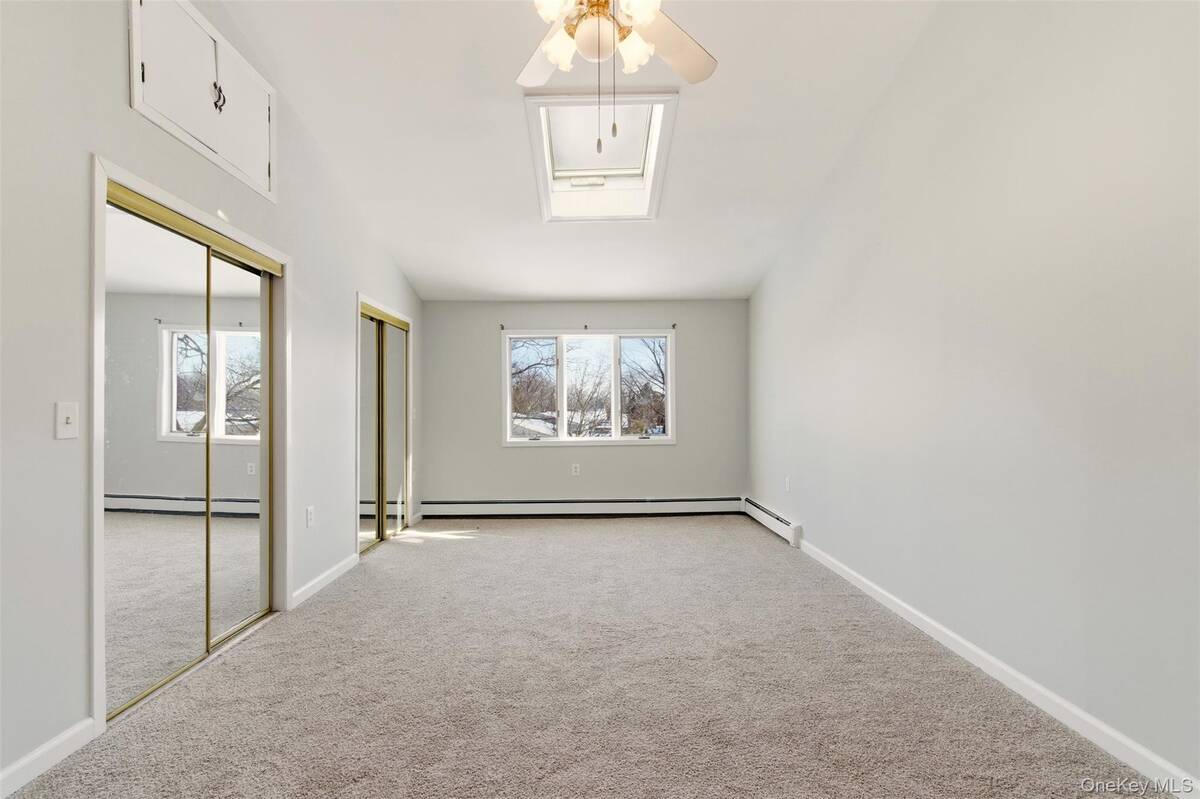 #21 photo, 25 Whitetail Lane, Commack , NY 11725