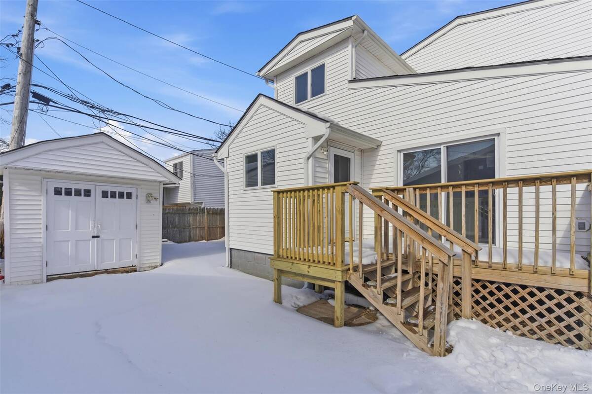 #28 photo, 25 Whitetail Lane, Commack , NY 11725