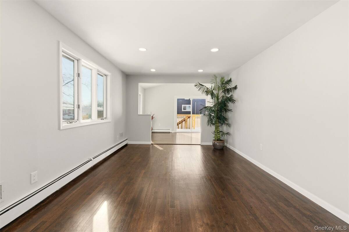 #3 photo, 25 Whitetail Lane, Commack , NY 11725