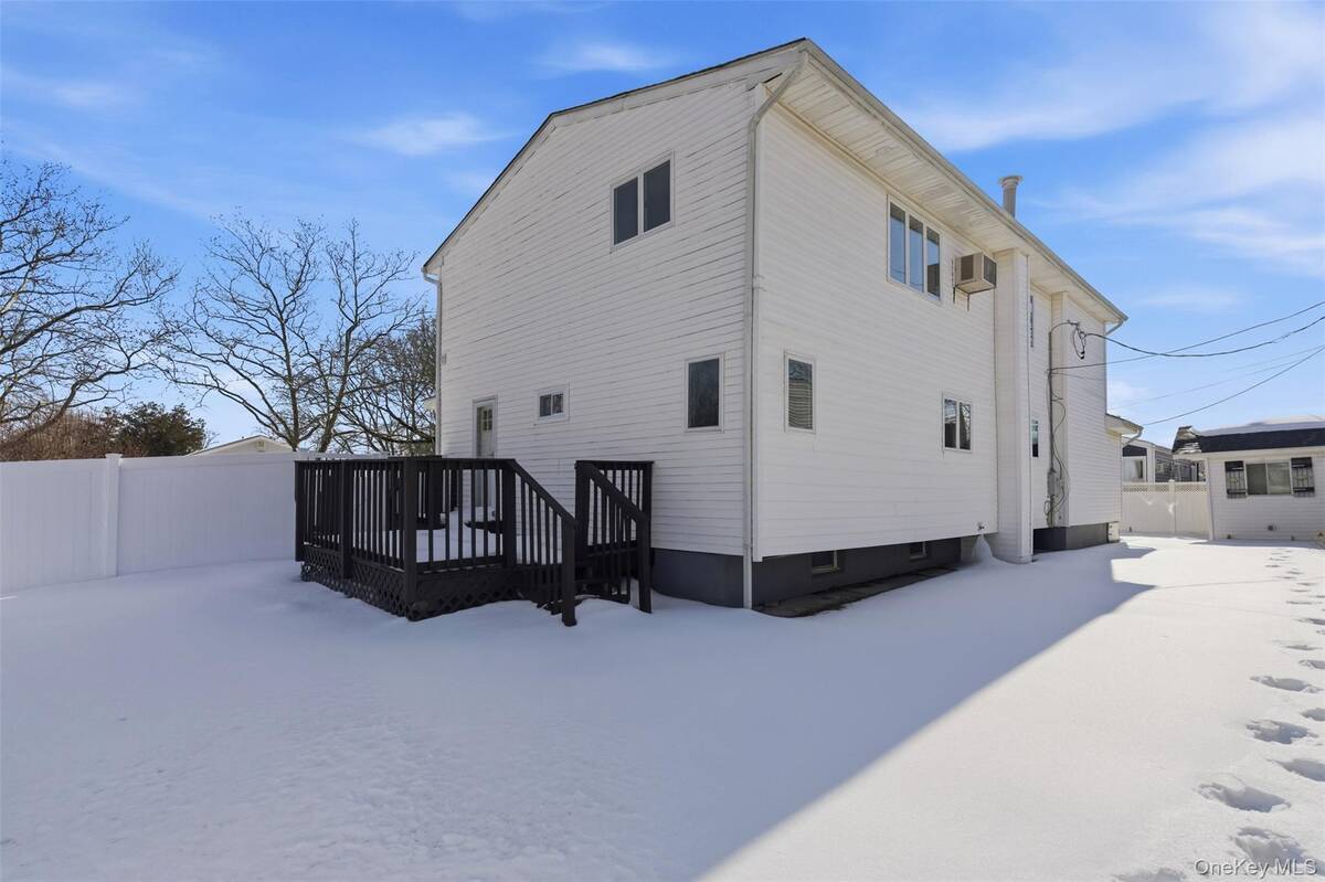 #30 photo, 25 Whitetail Lane, Commack , NY 11725