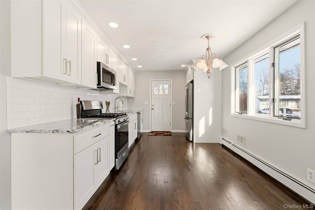 #5 photo, 25 Whitetail Lane, Commack , NY 11725