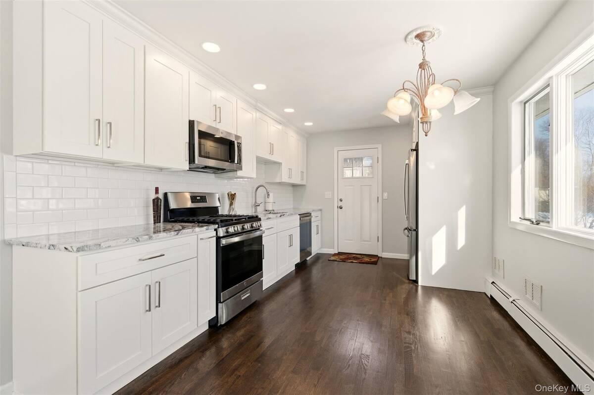 #6 photo, 25 Whitetail Lane, Commack , NY 11725