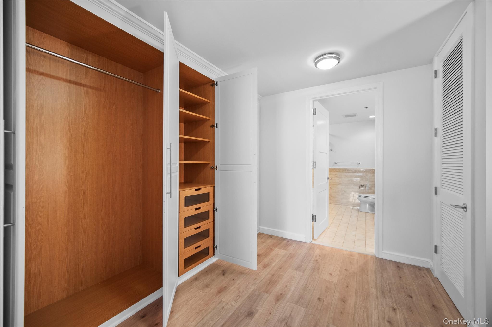 #14 photo, 1 Renaissance Square, White Plains , NY 10601