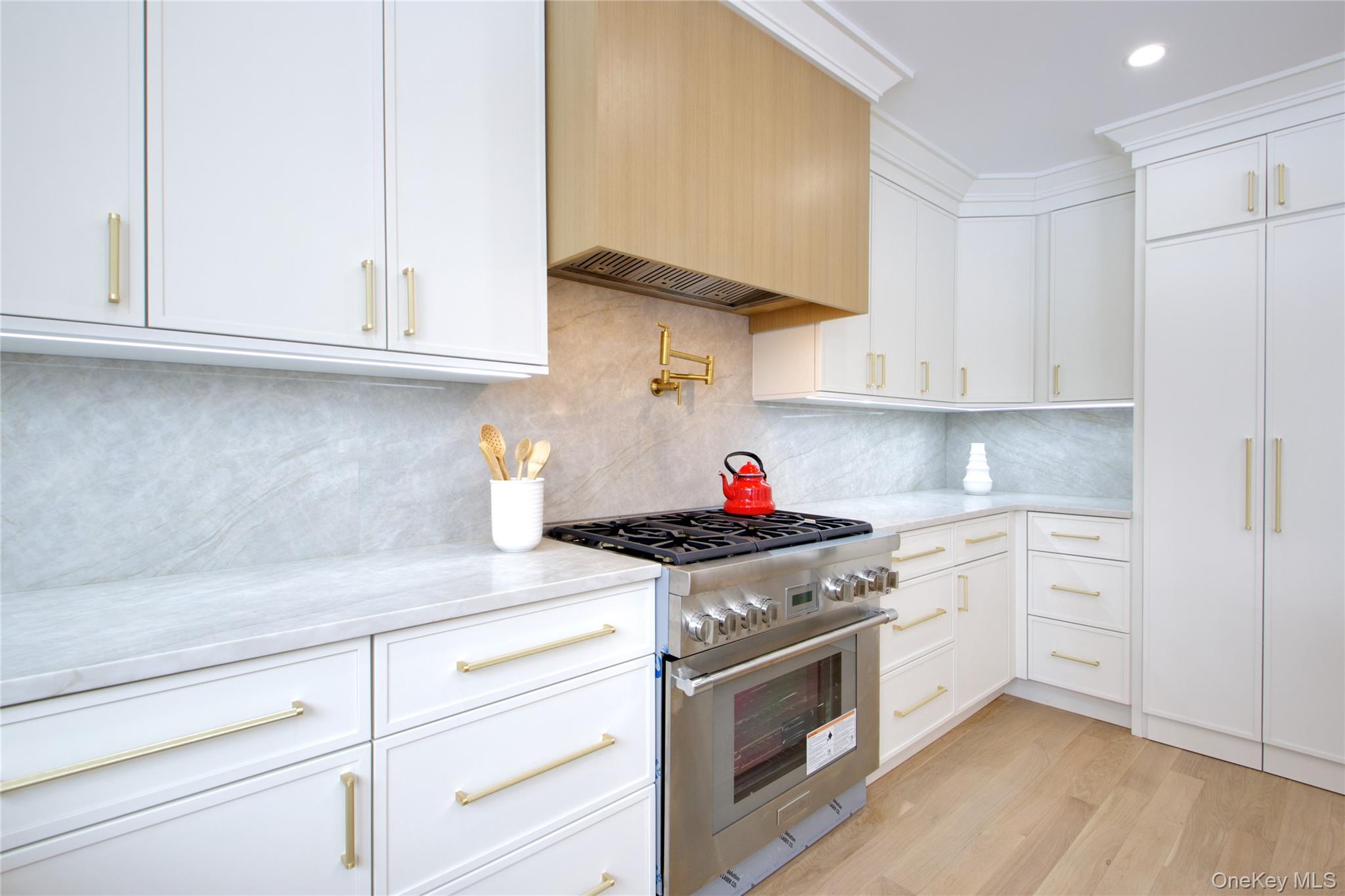 #7 photo, 30 4th Street, Manhasset , NY 11030