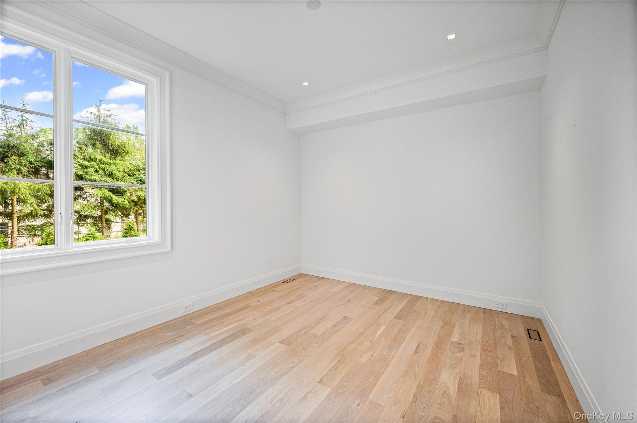 #19 photo, 7 Mirrielees Road, Great Neck , NY 11021