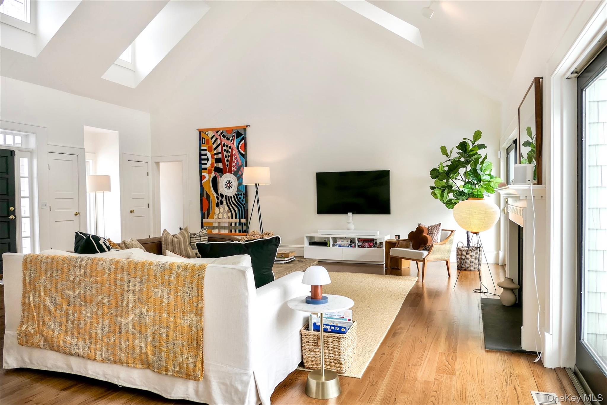 #9 photo, 70 S Country Road, Bellport Village , NY 11713