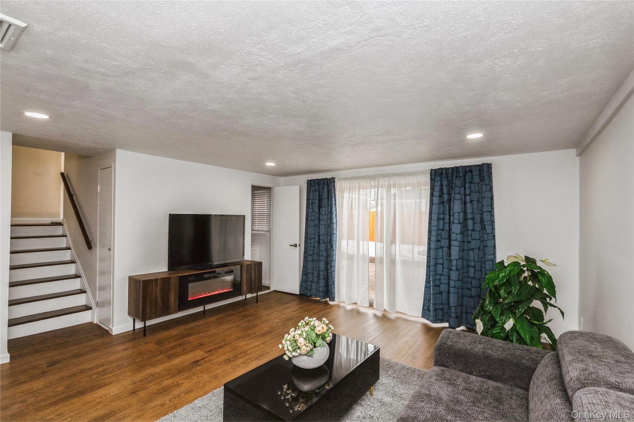 #20 photo, 15 Center Drive, Syosset , NY 11791