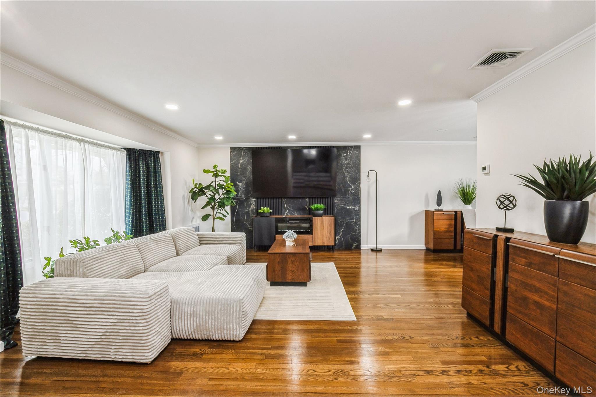 #4 photo, 15 Center Drive, Syosset , NY 11791