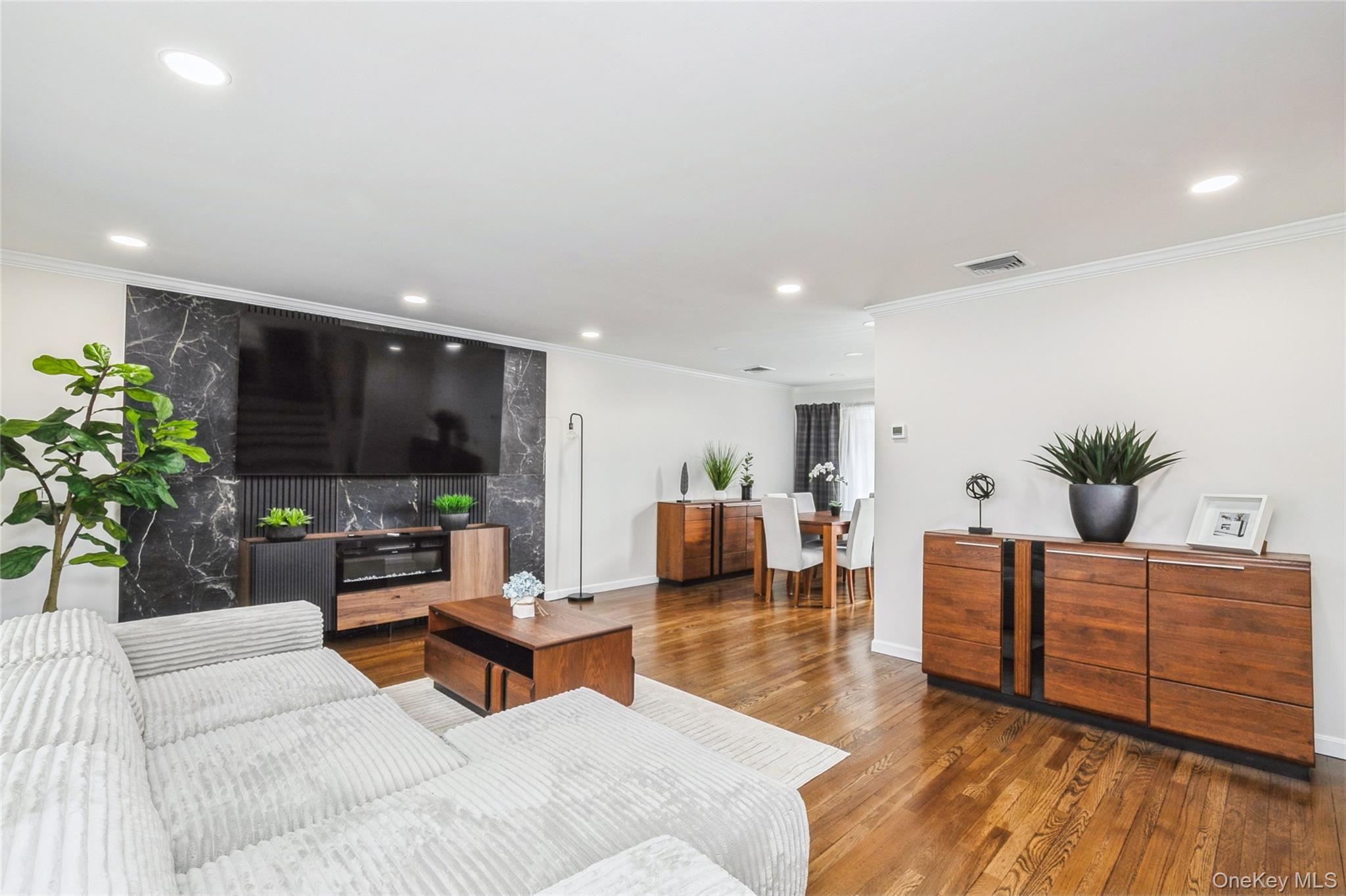 #5 photo, 15 Center Drive, Syosset , NY 11791