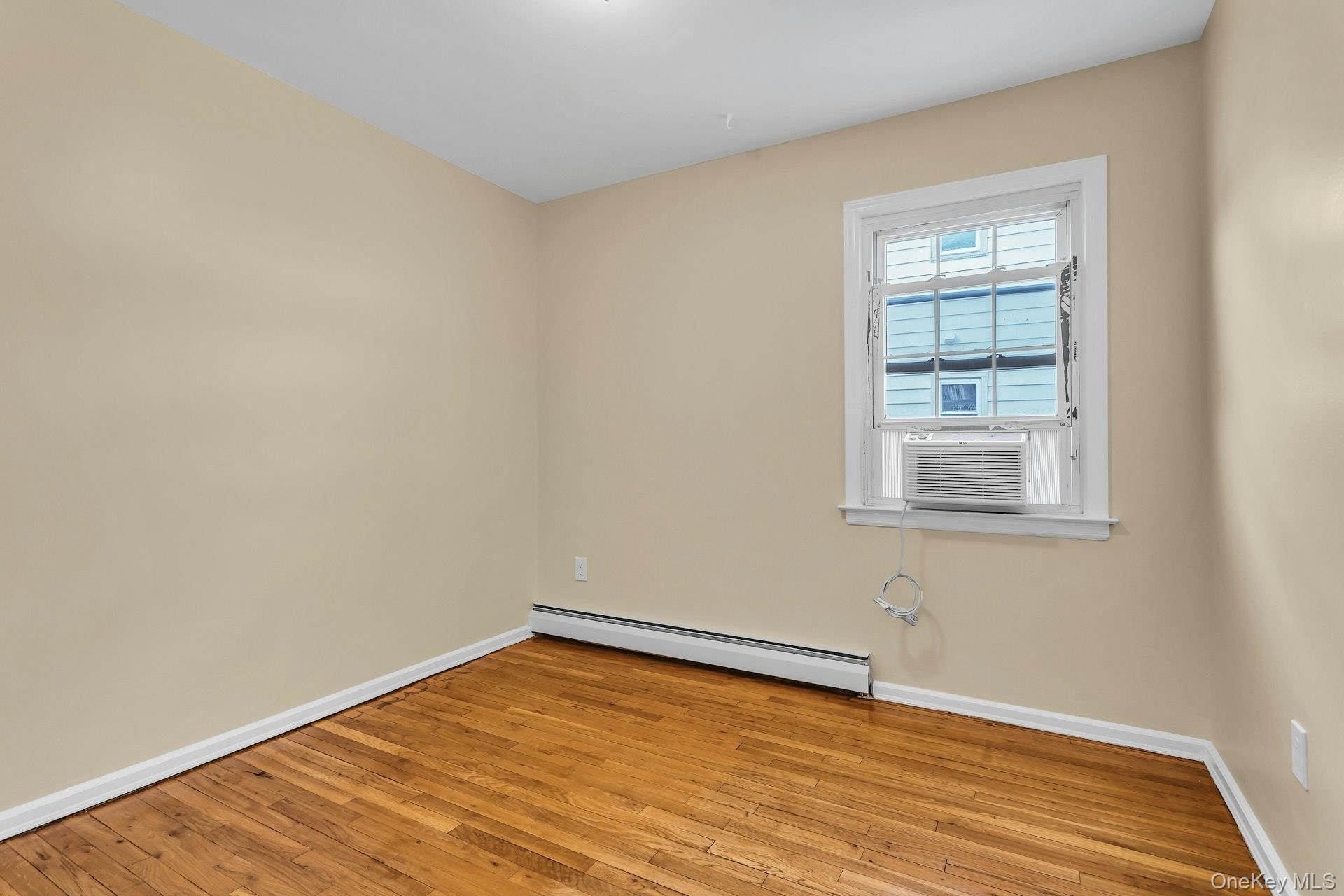 #10 photo, 21 Cochran Place, नासाउ काउंटी Valley Stream , NY 11581