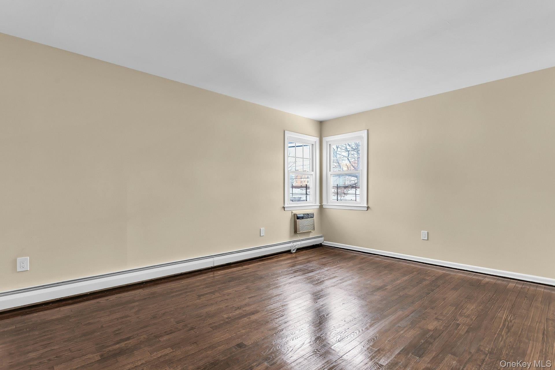 #17 photo, 21 Cochran Place, नासाउ काउंटी Valley Stream , NY 11581