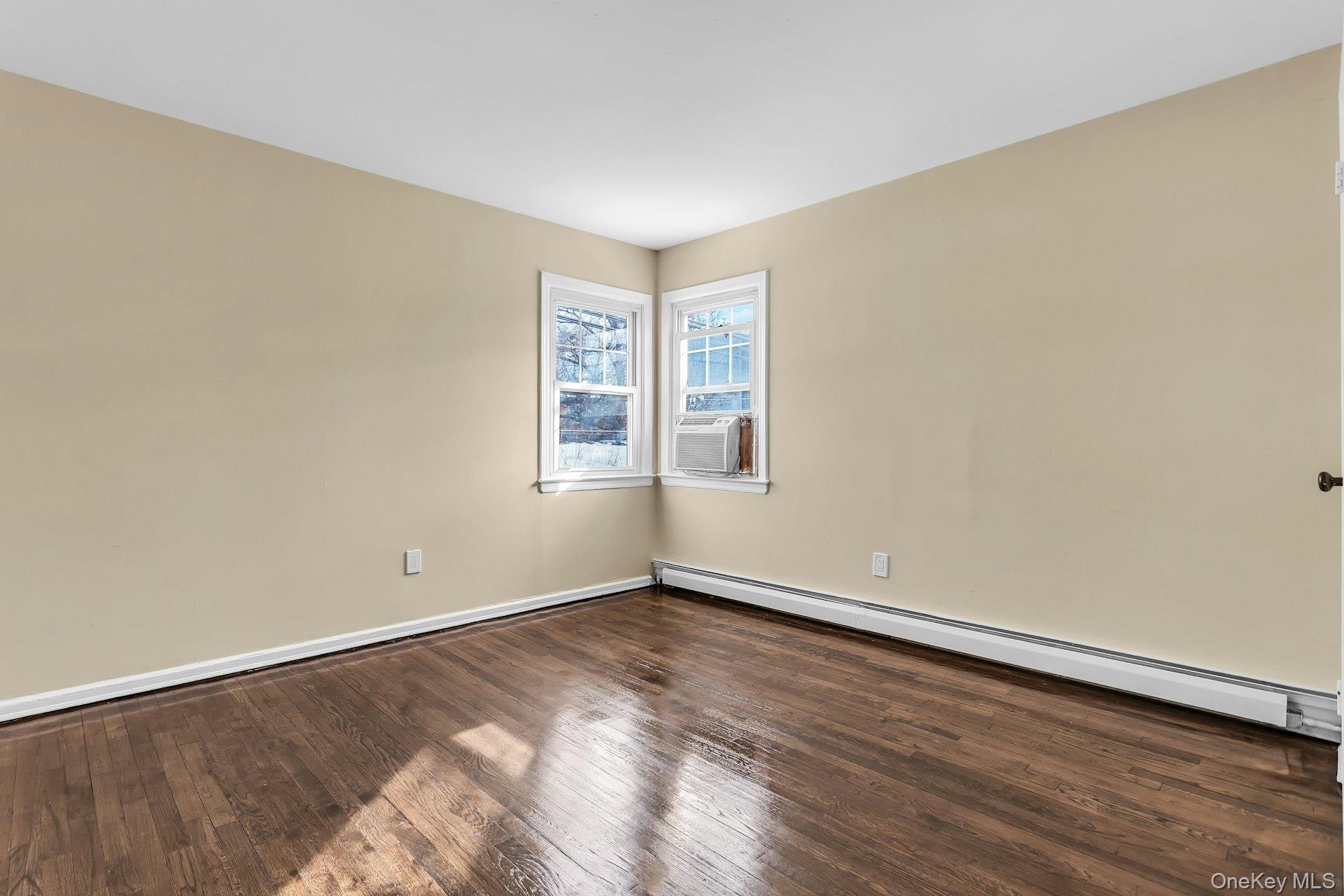 #19 photo, 21 Cochran Place, नासाउ काउंटी Valley Stream , NY 11581