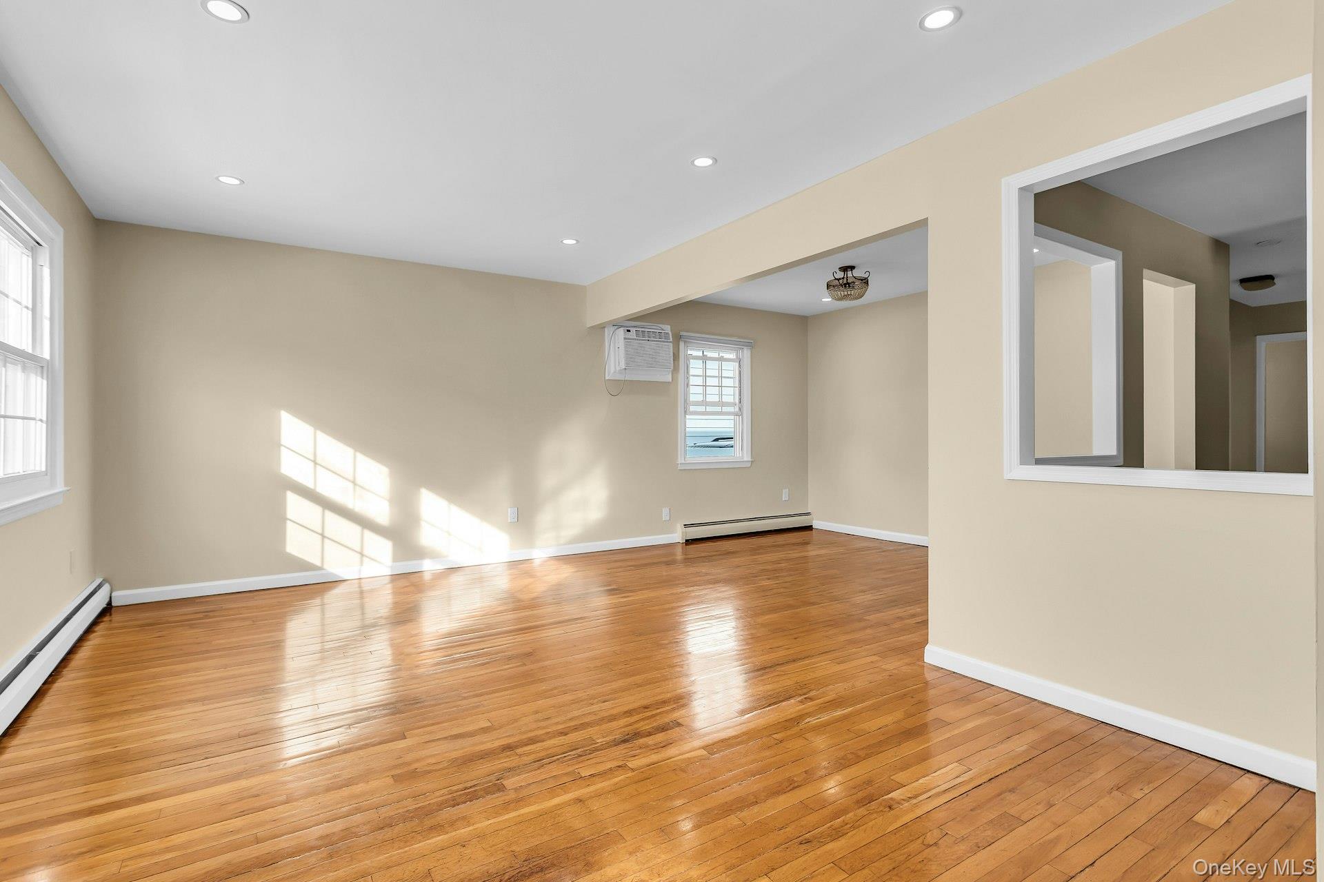 #4 photo, 21 Cochran Place, नासाउ काउंटी Valley Stream , NY 11581