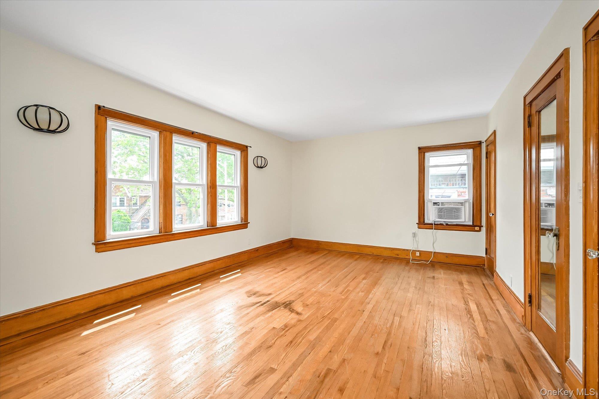 #11 photo, 5428 65th Place, 뉴욕퀸즈 Maspeth , NY 11378