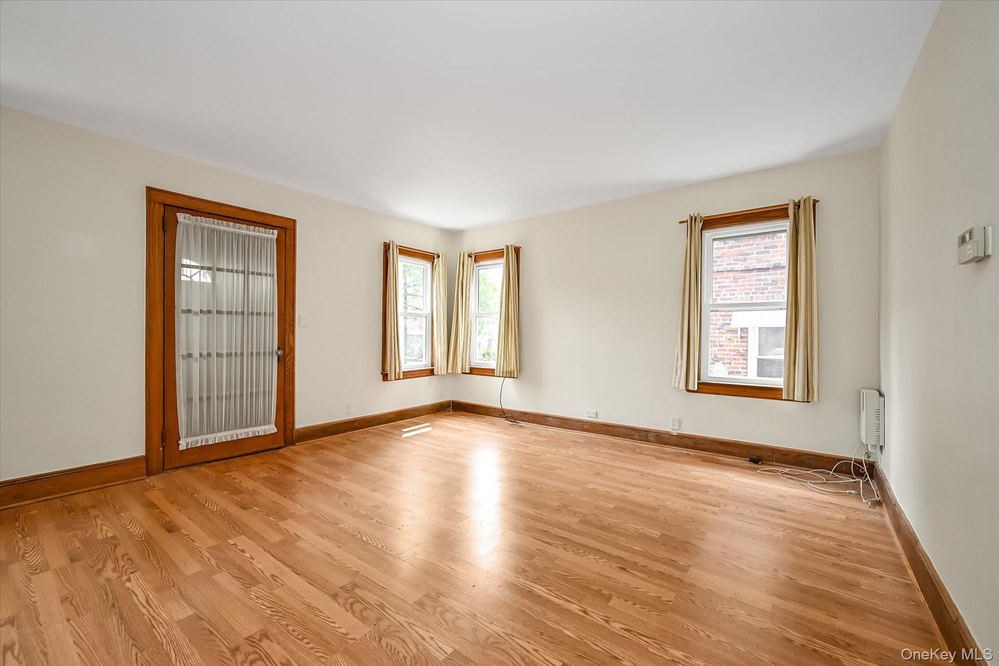 #3 photo, 5428 65th Place, 뉴욕퀸즈 Maspeth , NY 11378