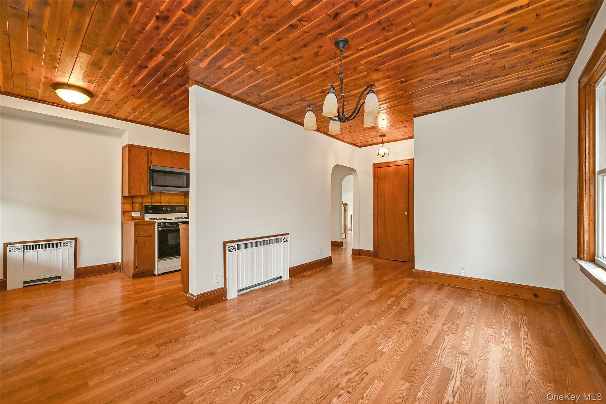 #7 photo, 5428 65th Place, 뉴욕퀸즈 Maspeth , NY 11378