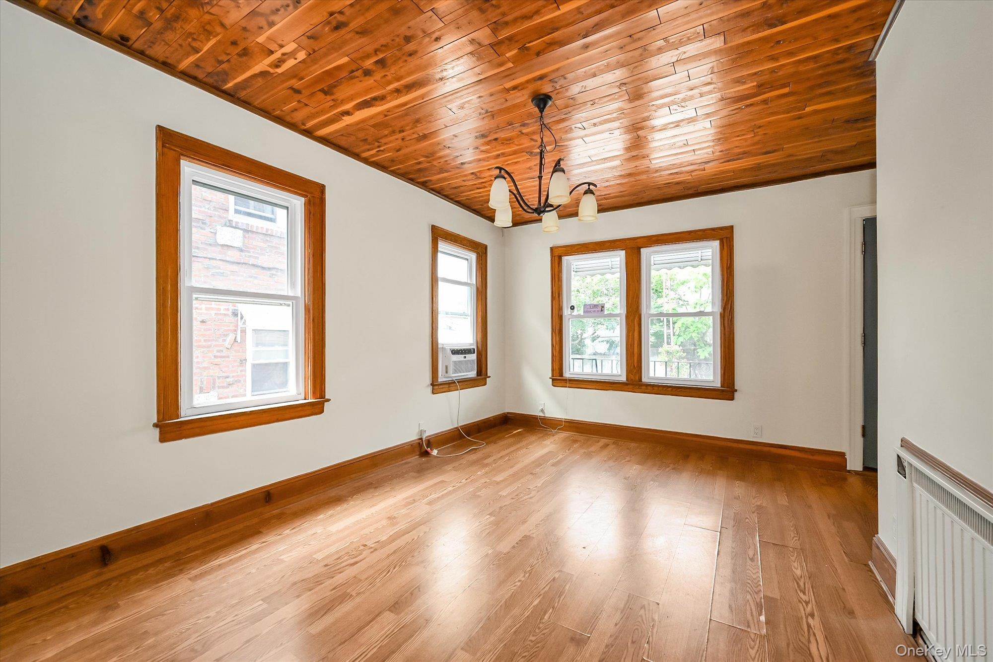 #9 photo, 5428 65th Place, 뉴욕퀸즈 Maspeth , NY 11378