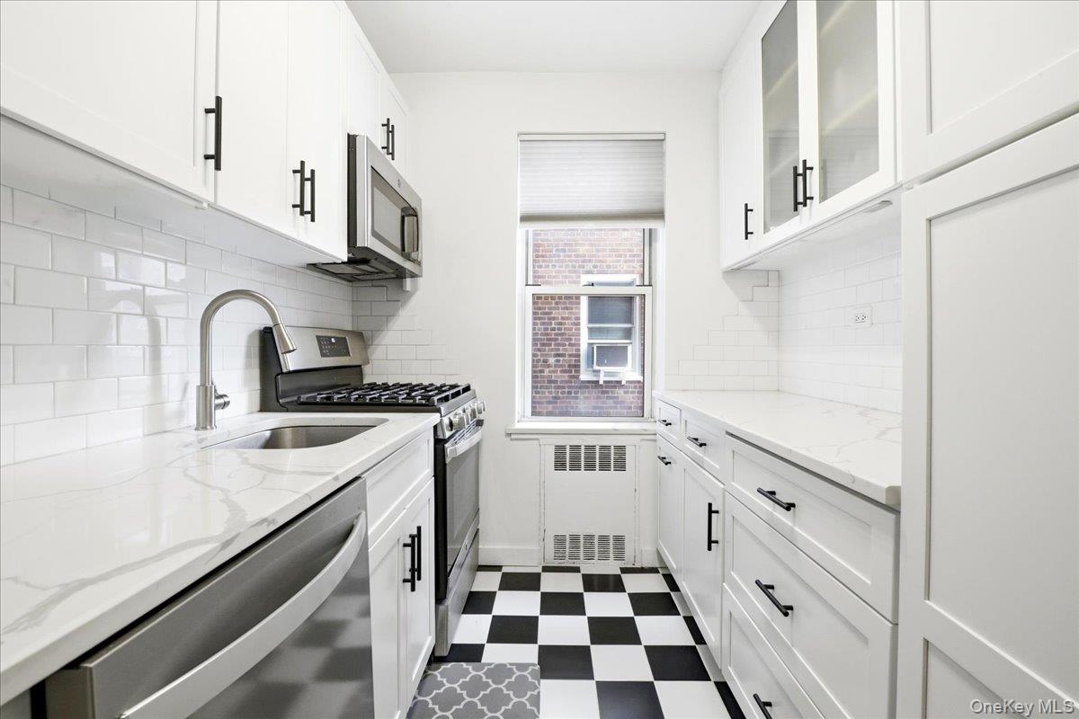 #12 photo, 67-38 108th Street, Forest Hills , NY 11375