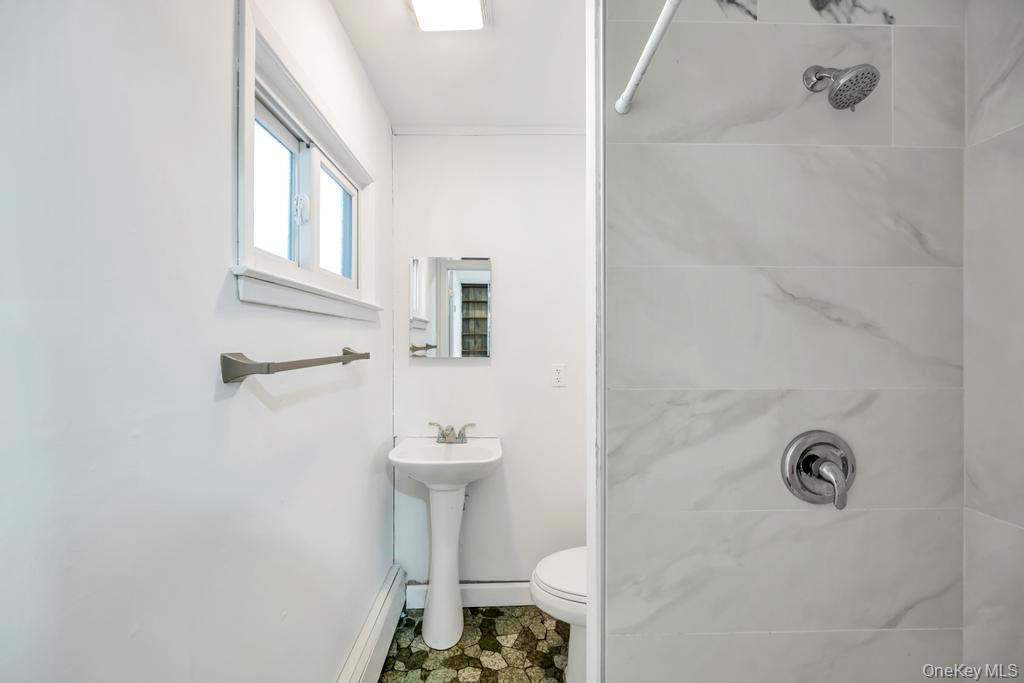 #13 photo, 5494 Expressway Drive, Саффолк ‖ Holtsville , NY 11742