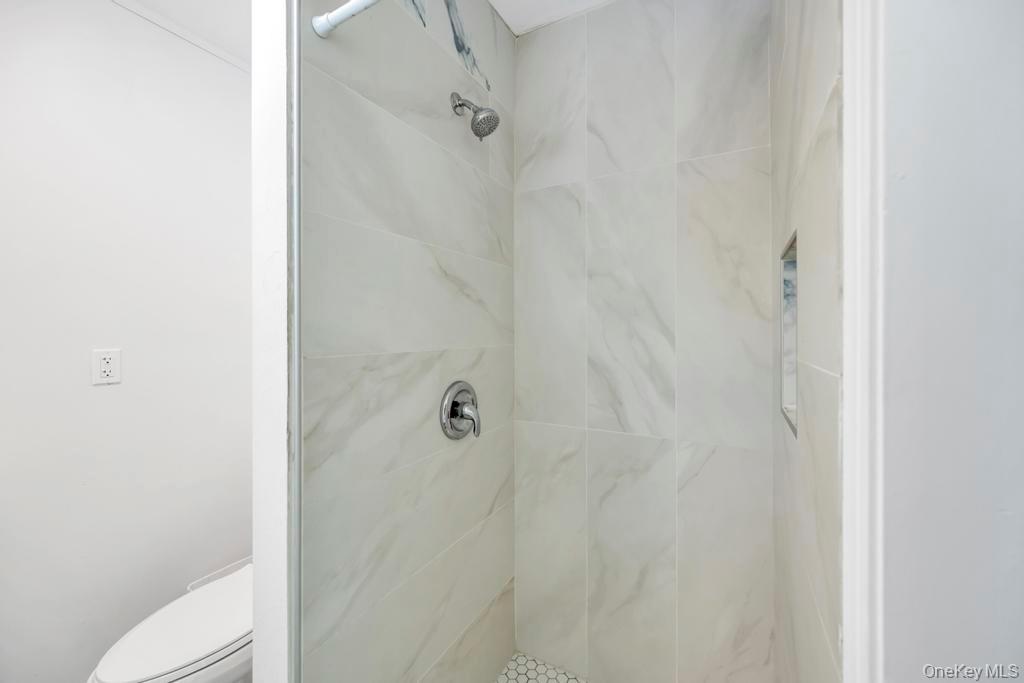 #14 photo, 5494 Expressway Drive, Саффолк ‖ Holtsville , NY 11742