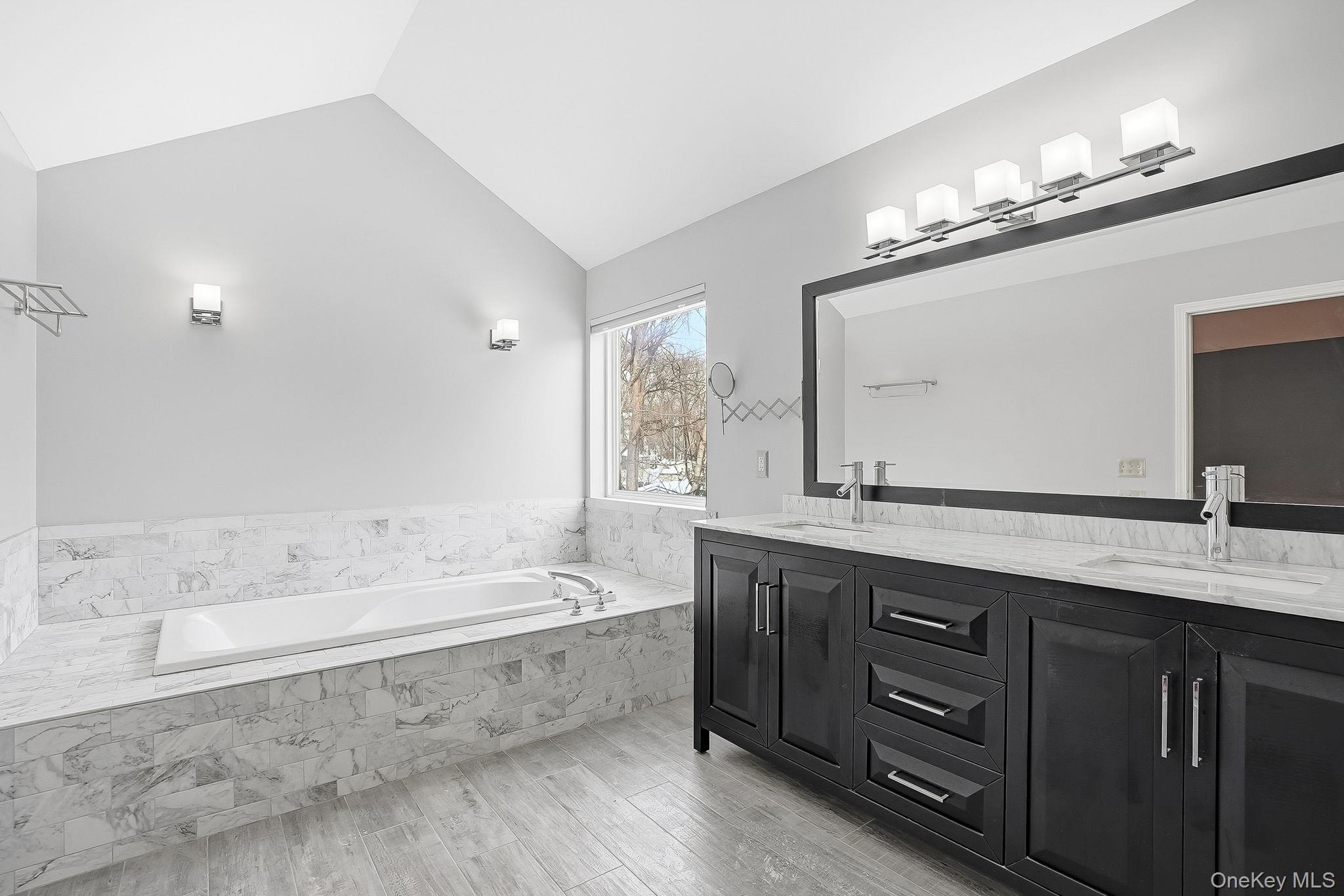 #11 photo, 1010 Pine View, 纽约州 New Windsor , NY 12553