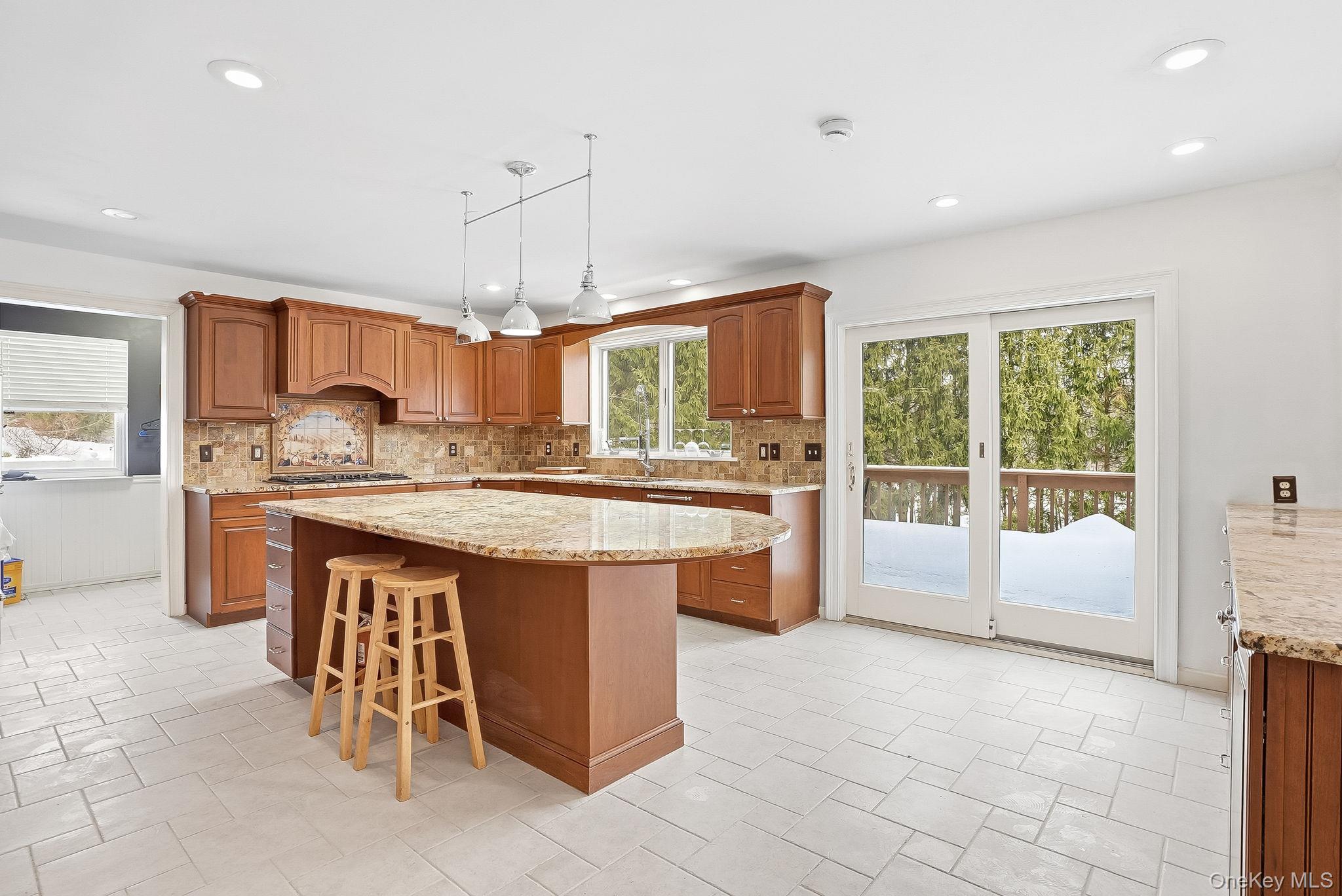 #14 photo, 1010 Pine View, 纽约州 New Windsor , NY 12553