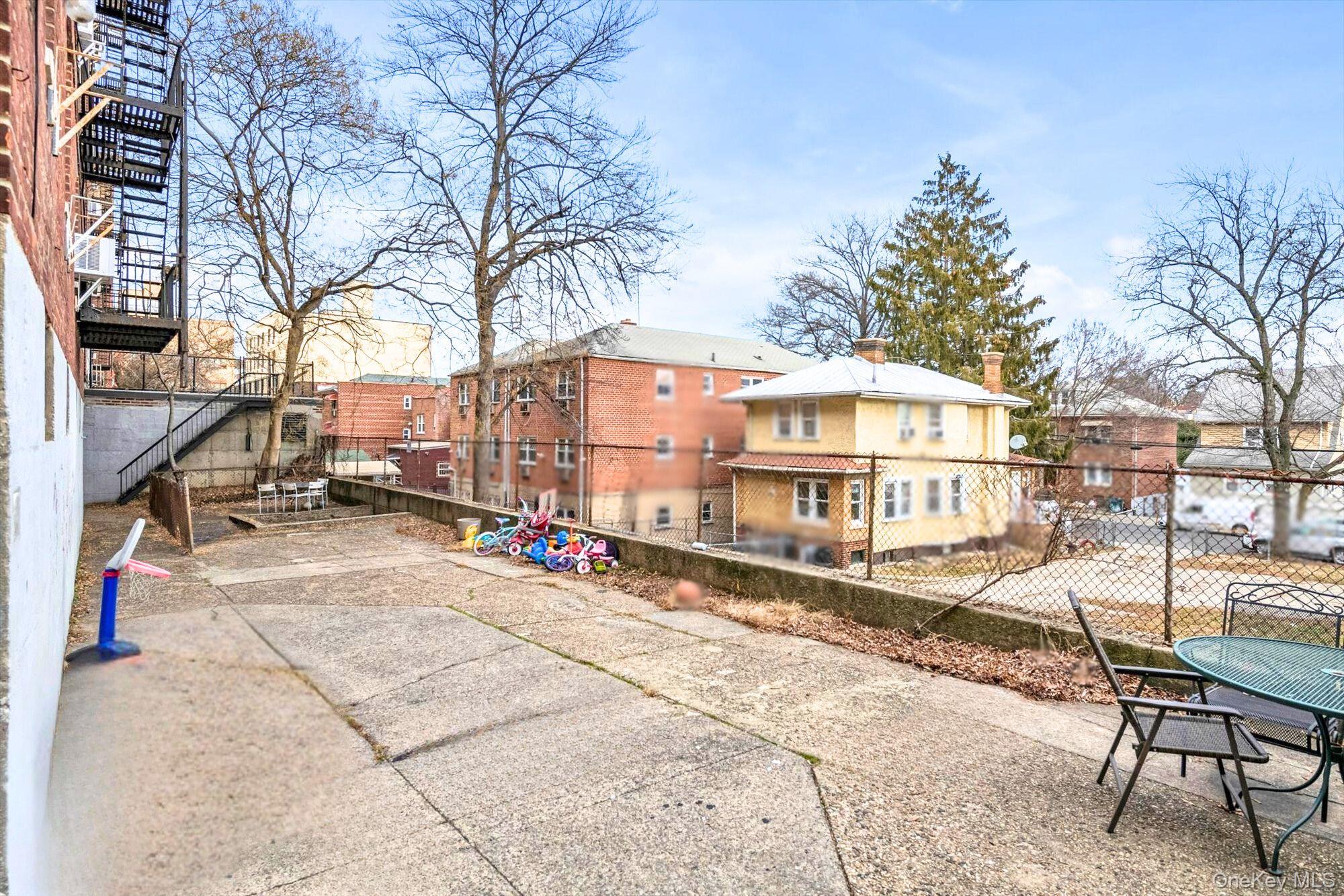 #18 photo, 2080 Barnes Avenue, Bronx , NY 10462