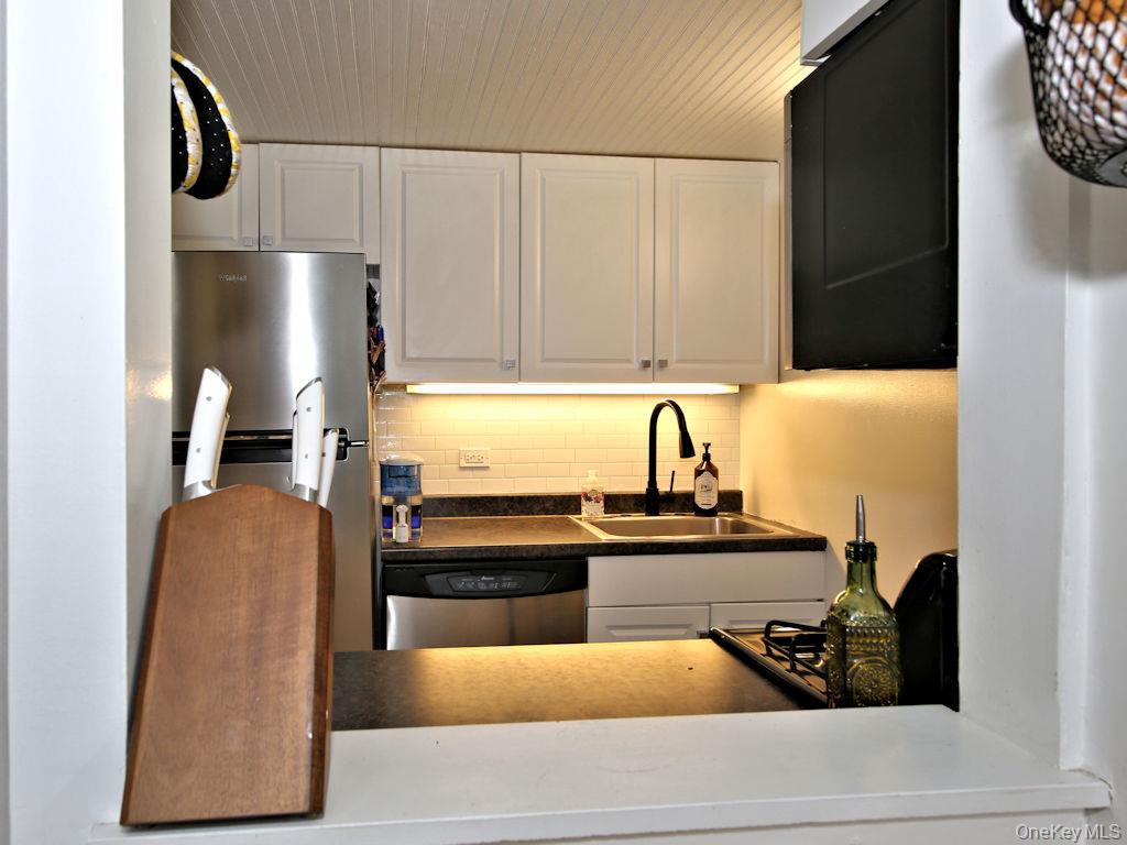 #4 photo, 1 Landmark Square, Port Chester , NY 10573