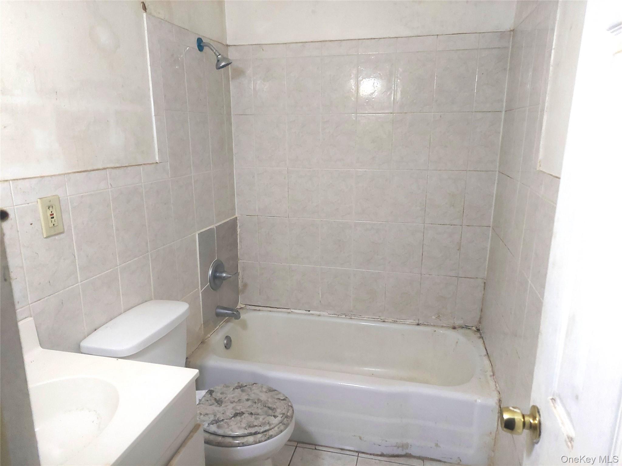 #8 photo, 2408 Grand Avenue, 布朗士 Bronx , NY 10468