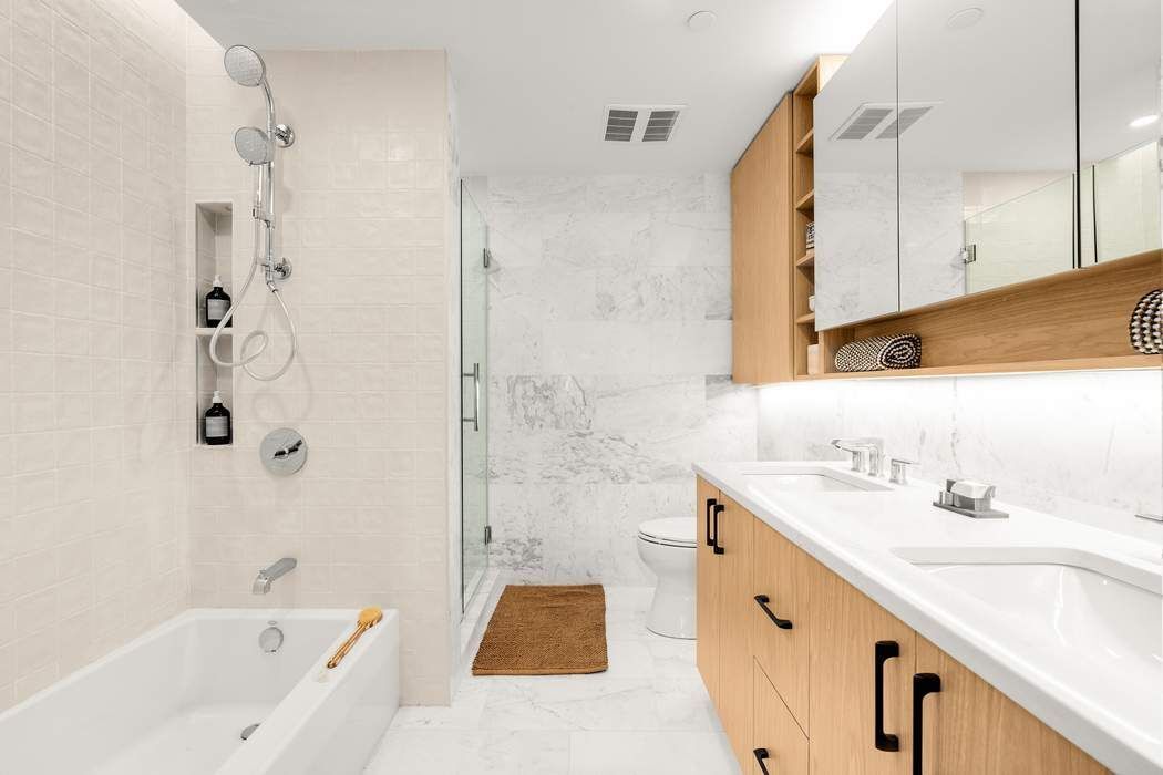 #17 photo, 221 E 48th Street, مانهاتن Turtle Bay , NY 10017