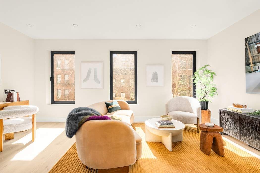 #5 photo, 221 E 48th Street, Turtle Bay , NY 10017