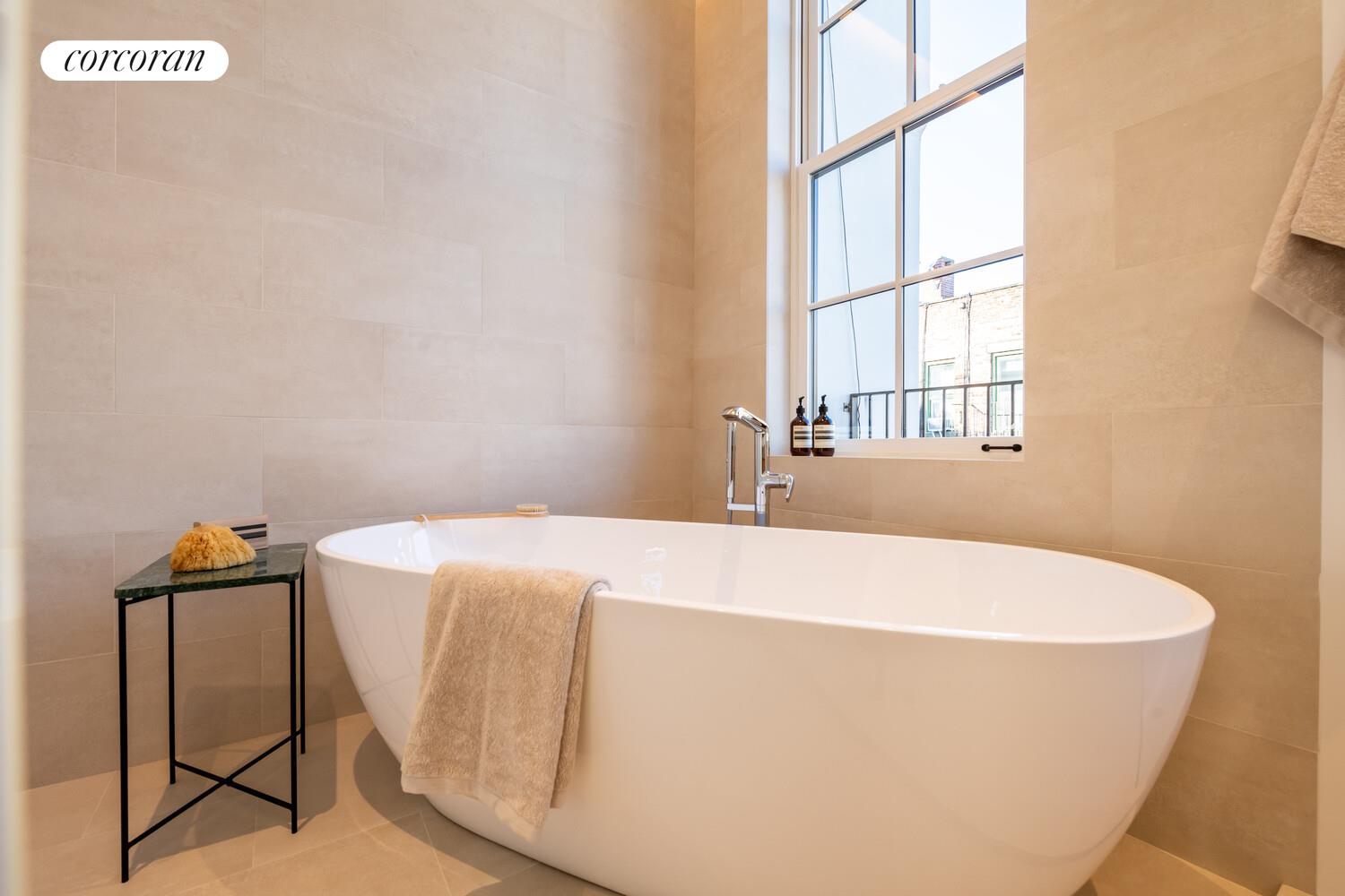 #13 photo, 313 E 6TH Street, 曼哈顿 东村区 East Village , NY 10003