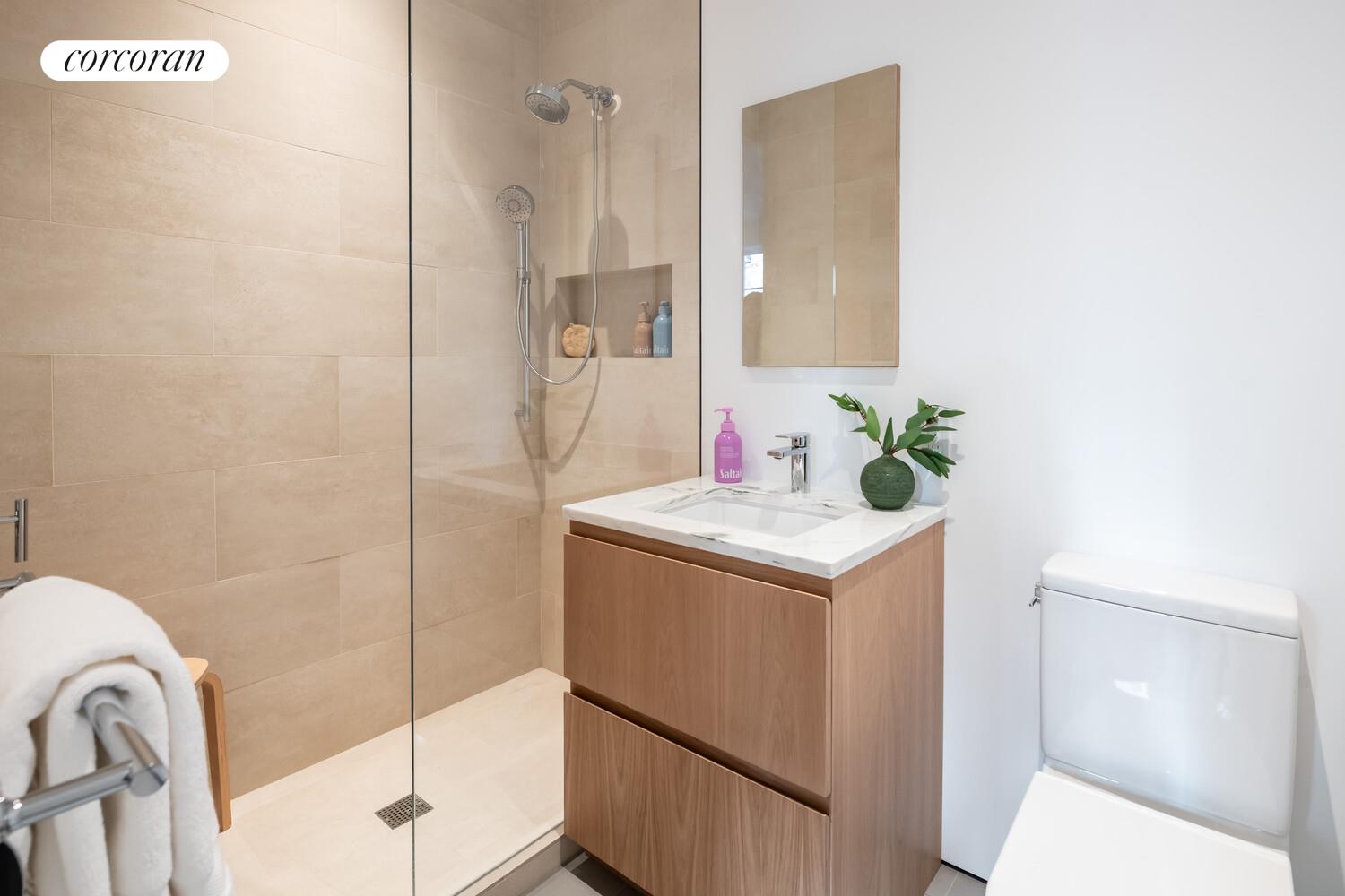 #17 photo, 313 E 6TH Street, 曼哈顿 东村区 East Village , NY 10003