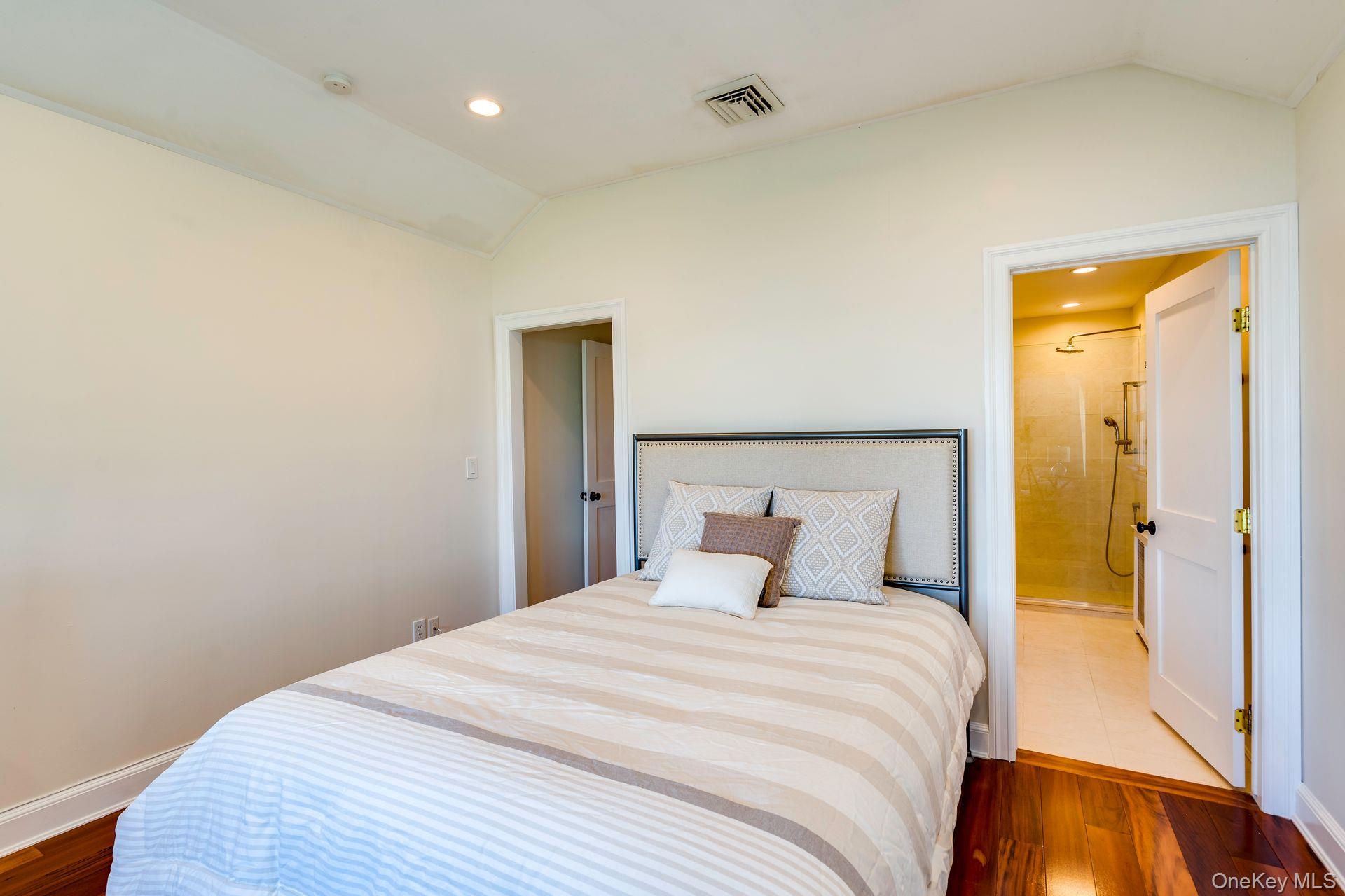 #18 photo, 140 Old Winkle Point Road, Northport , NY 11768