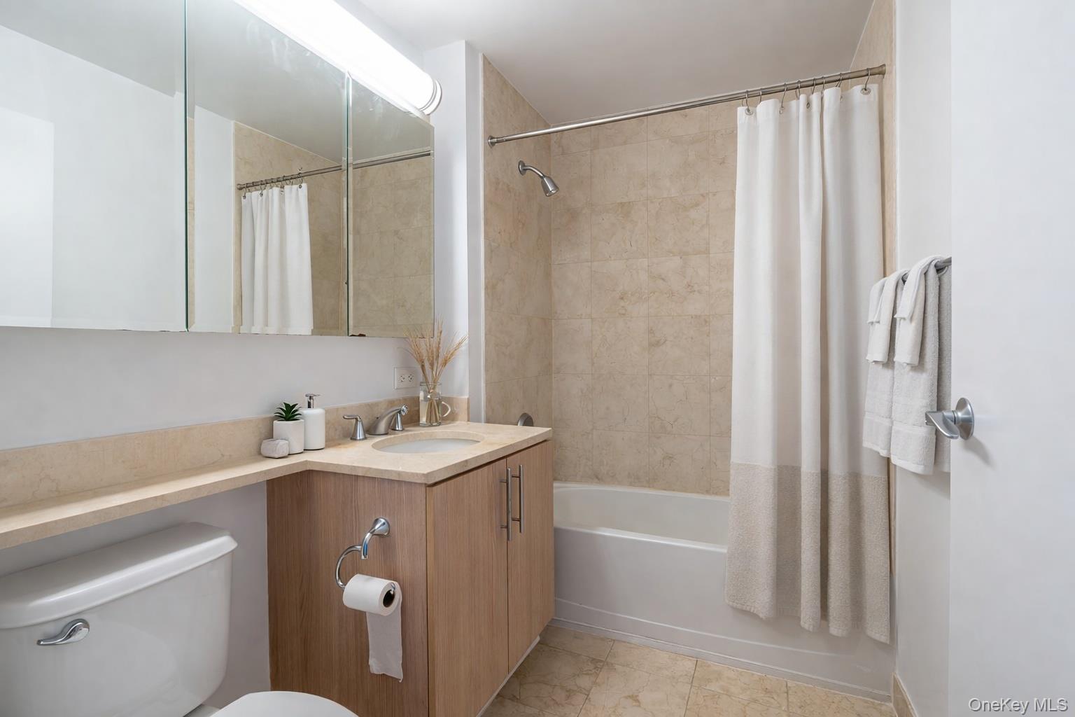 #17 photo, 40-28 college point Boulevard, Flushing , NY 11354