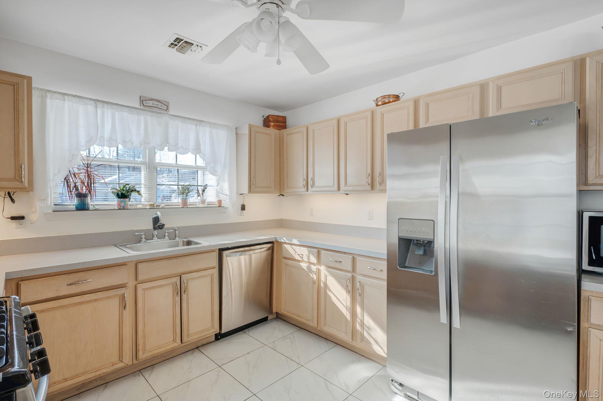 #11 photo, 2 Greenbriar Court, 东长岛 Middle Island , NY 11953