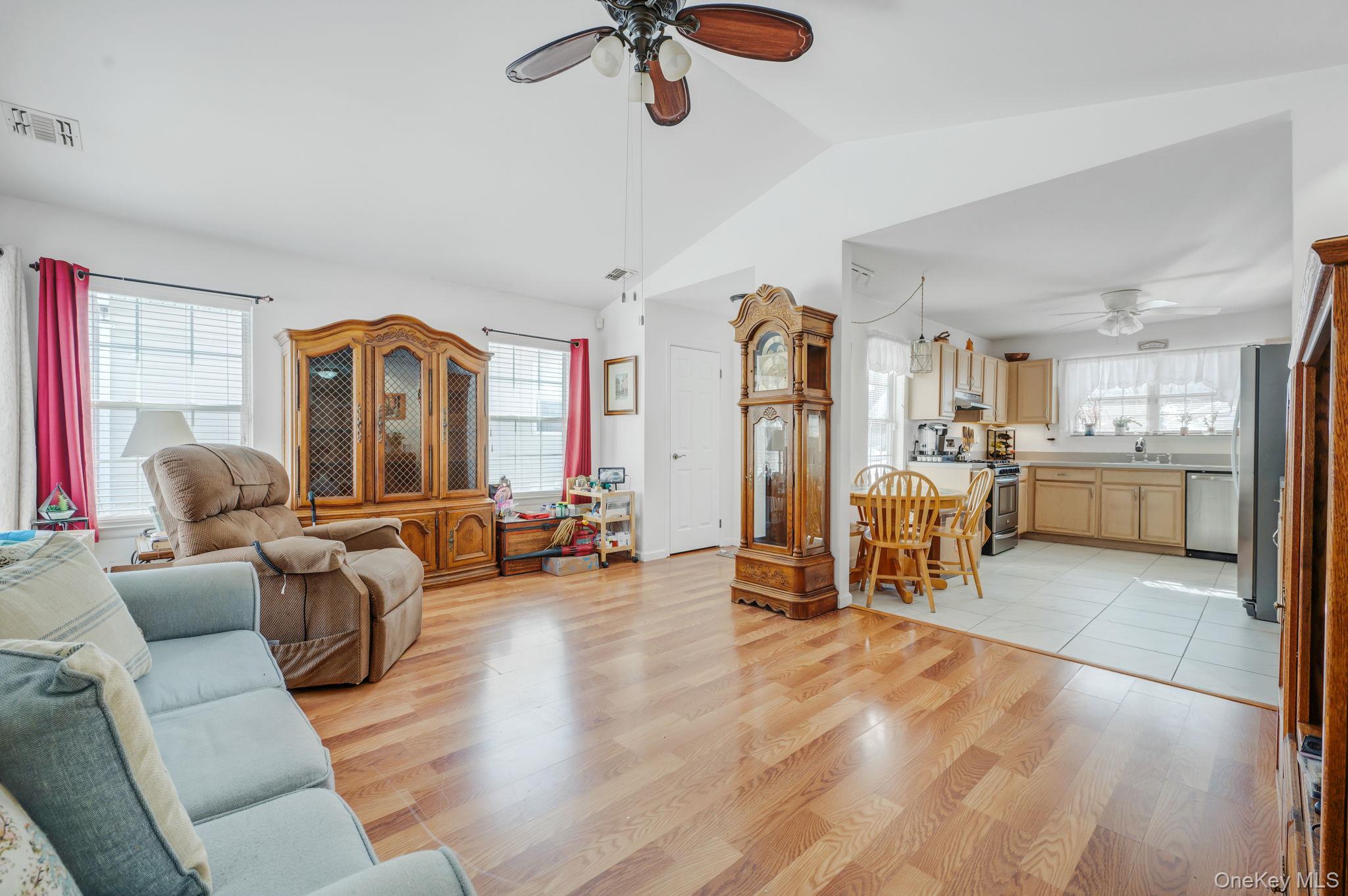 #6 photo, 2 Greenbriar Court, 东长岛 Middle Island , NY 11953