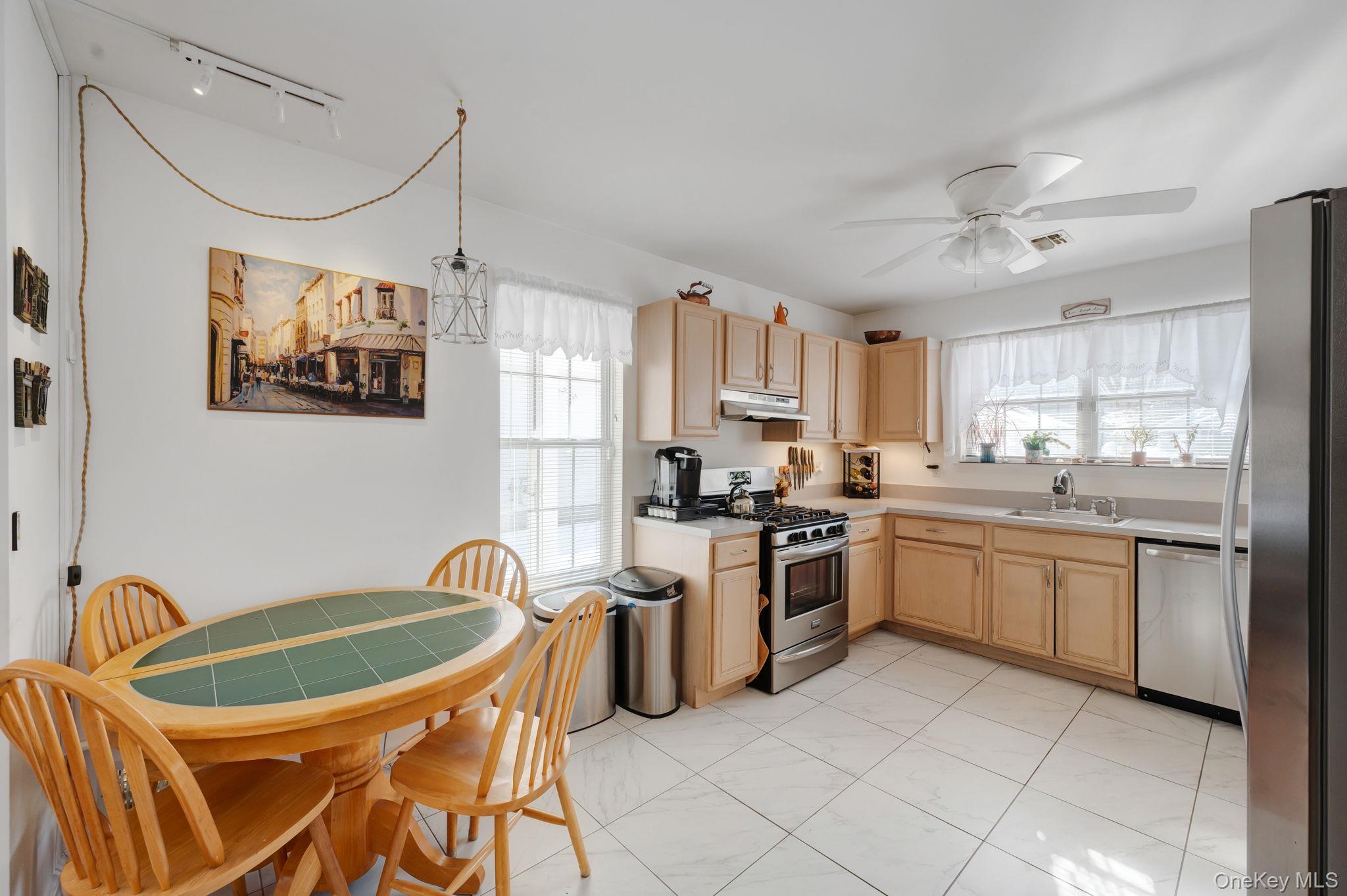 #8 photo, 2 Greenbriar Court, 东长岛 Middle Island , NY 11953