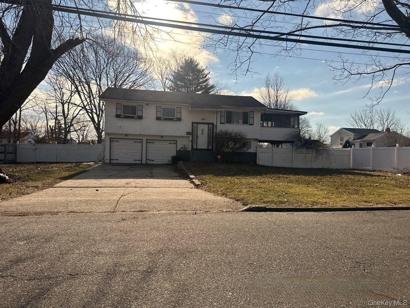 #2 photo, 218 Newberry Street, Brentwood , NY 11717