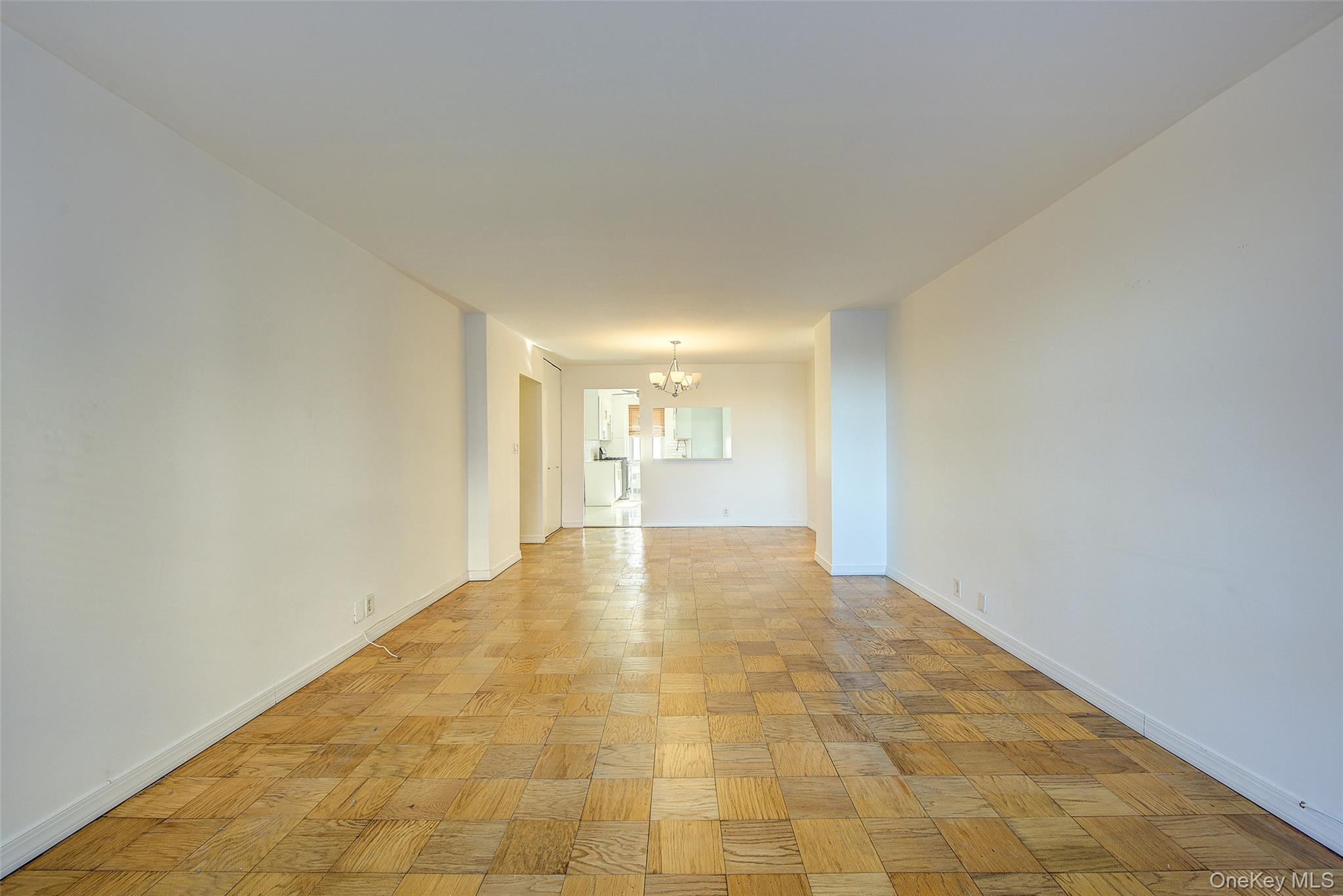 #10 photo, 70-25 Yellowstone Boulevard, 皇后区 森林小丘 Forest Hills , NY 11375