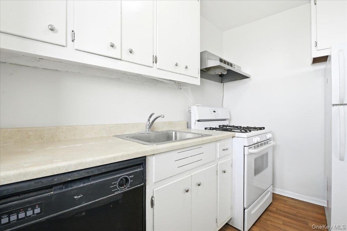 #14 photo, 90-50 Union Turnpike, Glendale , NY 11385