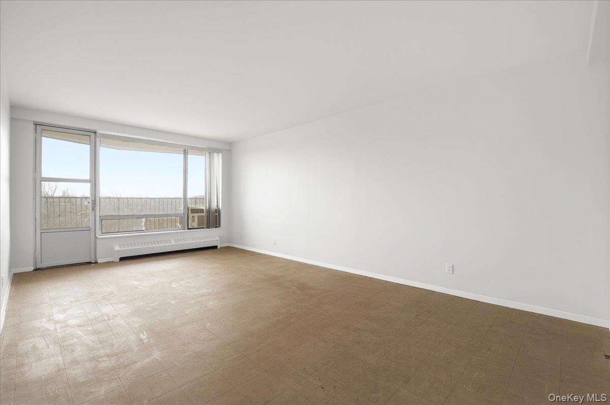 #18 photo, 90-50 Union Turnpike, Glendale , NY 11385