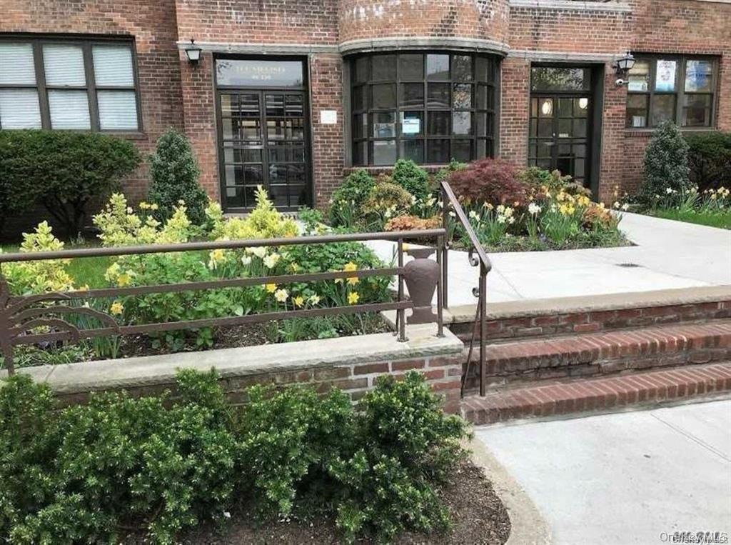 #1 photo, 98-120 Queens Blvd, Rego Park , NY 11374