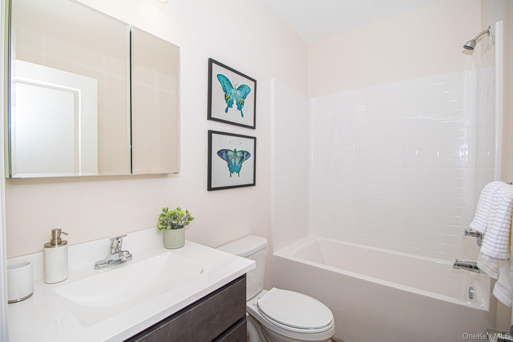 #14 photo, 111 Ashley Court Avenue, North Babylon , NY 11703