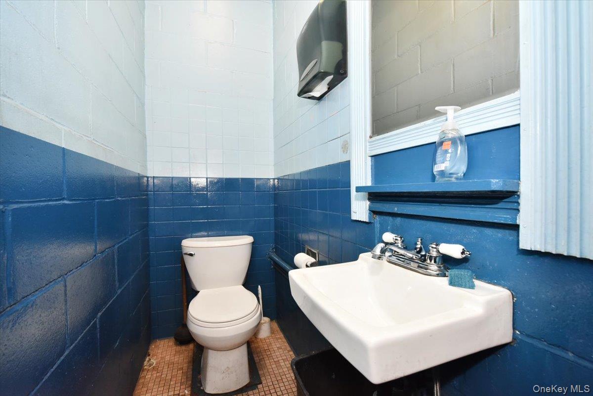 #13 photo, 815 Old Country Road, Westbury , NY 11590