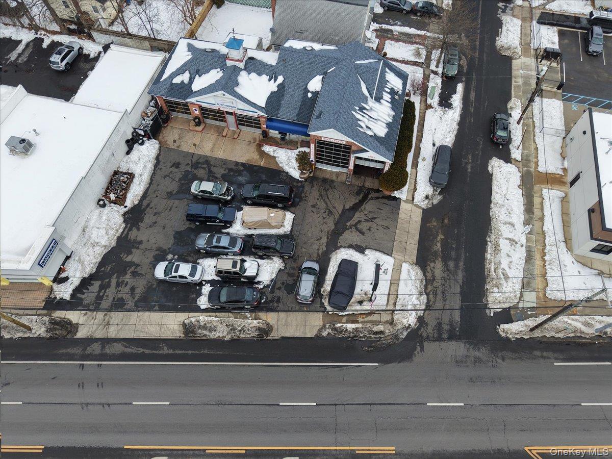 #16 photo, 815 Old Country Road, Westbury , NY 11590