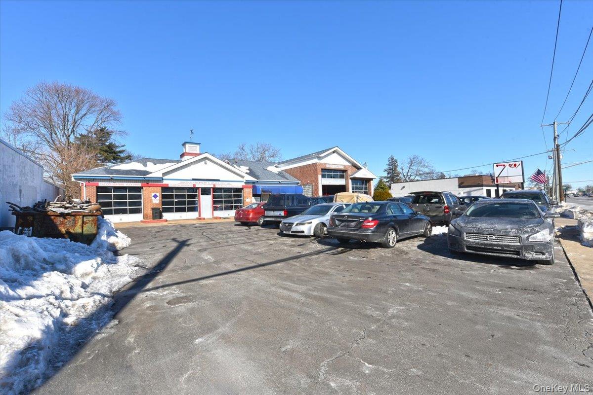 #6 photo, 815 Old Country Road, Westbury , NY 11590