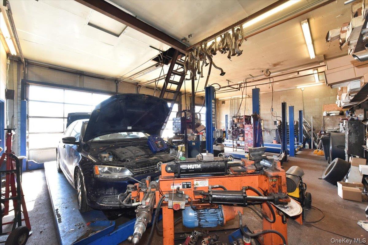 #7 photo, 815 Old Country Road, Westbury , NY 11590