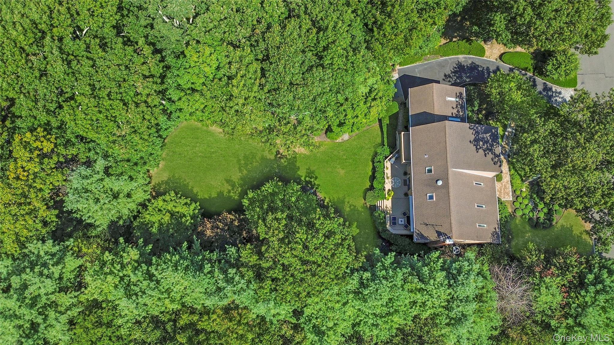 #4 photo, 10 Tradewinds Drive, Bayville , NY 11709