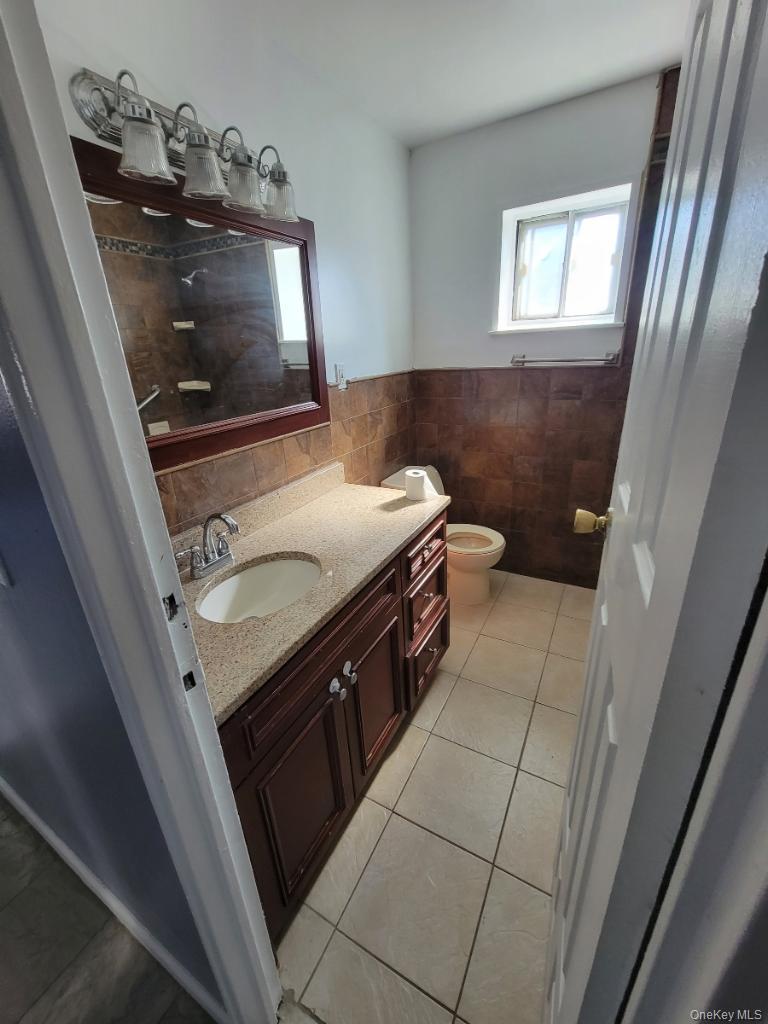 #8 photo, 449 Bolton Avenue, Bronx , NY 10473